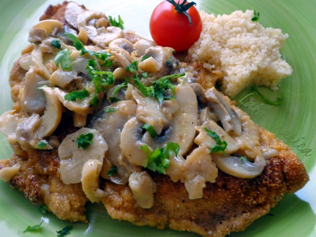 Quick pork schnitzels with button mushrooms by Laka kuharica: simple, delicious and quickly made dish.