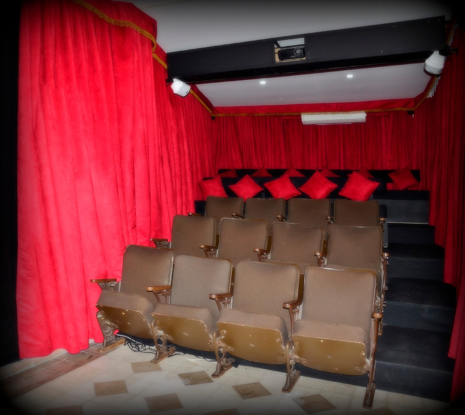 MACONDO POSTRES Y CAFE: NUESTRAS INSTALACIONES