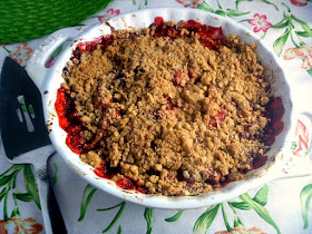 Let's make a Strawberry Crisp that bursting with juicy strawberries topped with a light crunchy topping.  It all but screams summer! - Slice of Southern