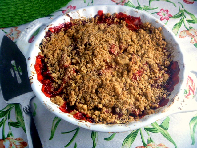 Let's make a Strawberry Crisp that bursting with juicy strawberries topped with a light crunchy topping. It all but screams summer! - Slice of Southern