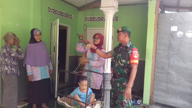 Peduli Kesehatan Balita Babinsa Kuncen Laksanakan Pendampingan Posyandu