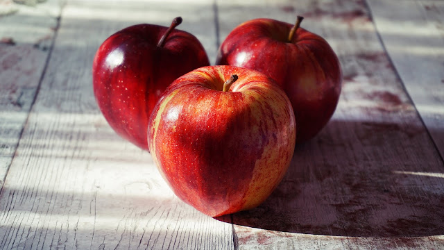 10 Impressive Health Benefits of Apples which Helps in Problems including Diabetes and Cancer