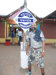 Early morning "Sanaa /Chutney" breakfast at Madgaon station with the train late by 5 hours.