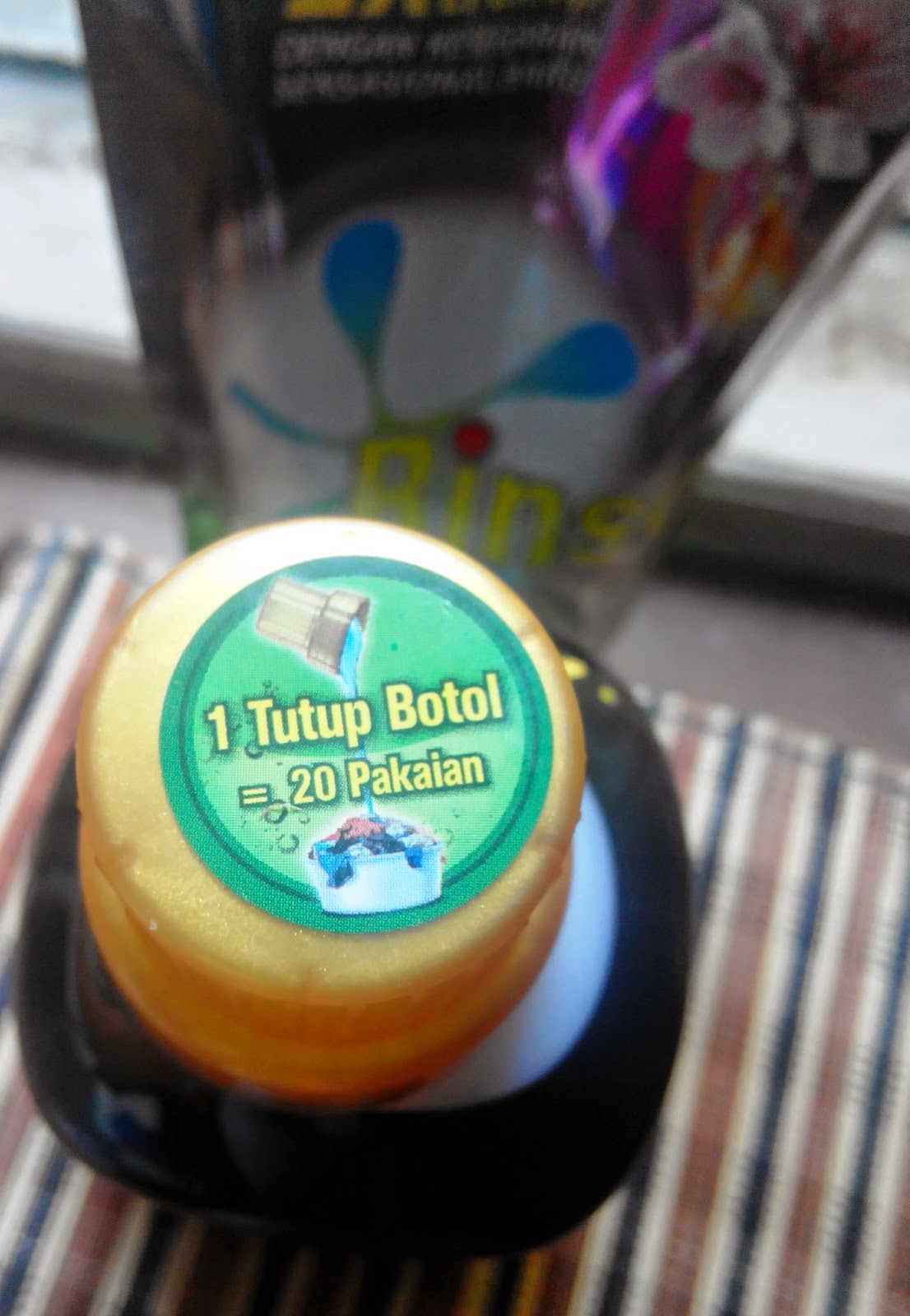 Mengucek Pakaian Dengan Rinso Cair Molto Ultra Aroma Essence Energizing Catatan Emak