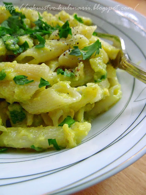 Паста с соусом из авокадо