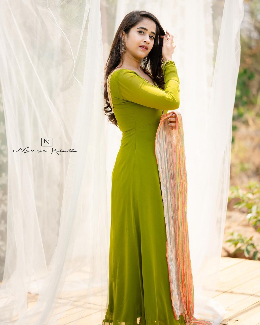 Deepthi Sunaina Pics In Green Long Frock Photos ✔️ Navel Queens Deepthi Sunaina Pics In Green Long Frock Photos ✔️ Navel Queens
