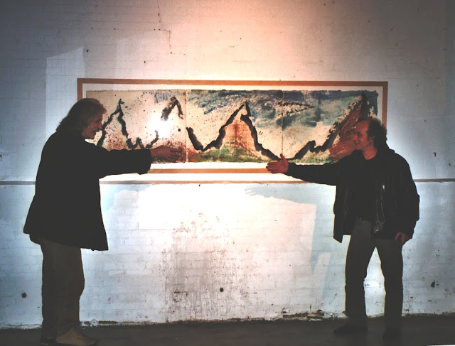 Ressam Mustafa Şener'in sergisinden 'Leyla yapıtı önünde