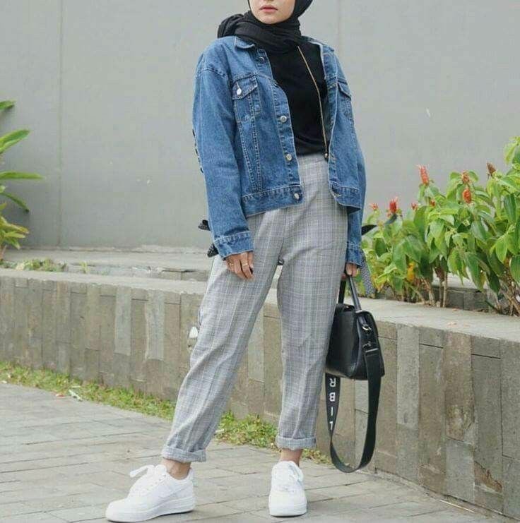 Mix and match jaket jeans kekinian untuk kamu yang berhijab!
