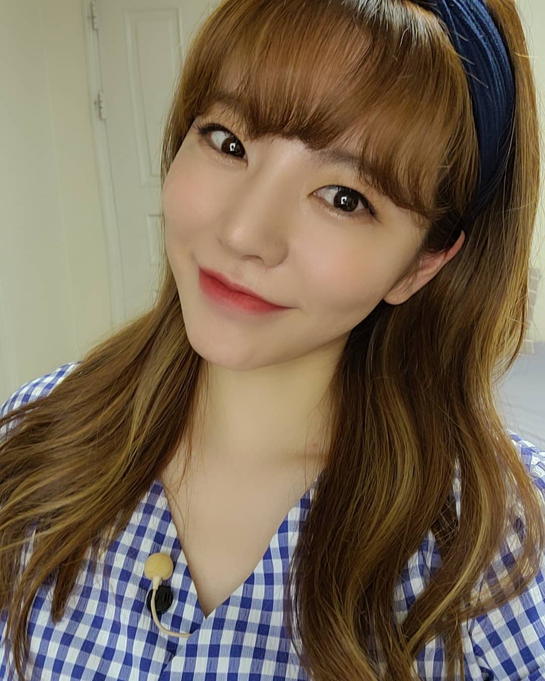 SNSD Sunny promotes 'Trend Record' in her latest selfie! - Wonderful