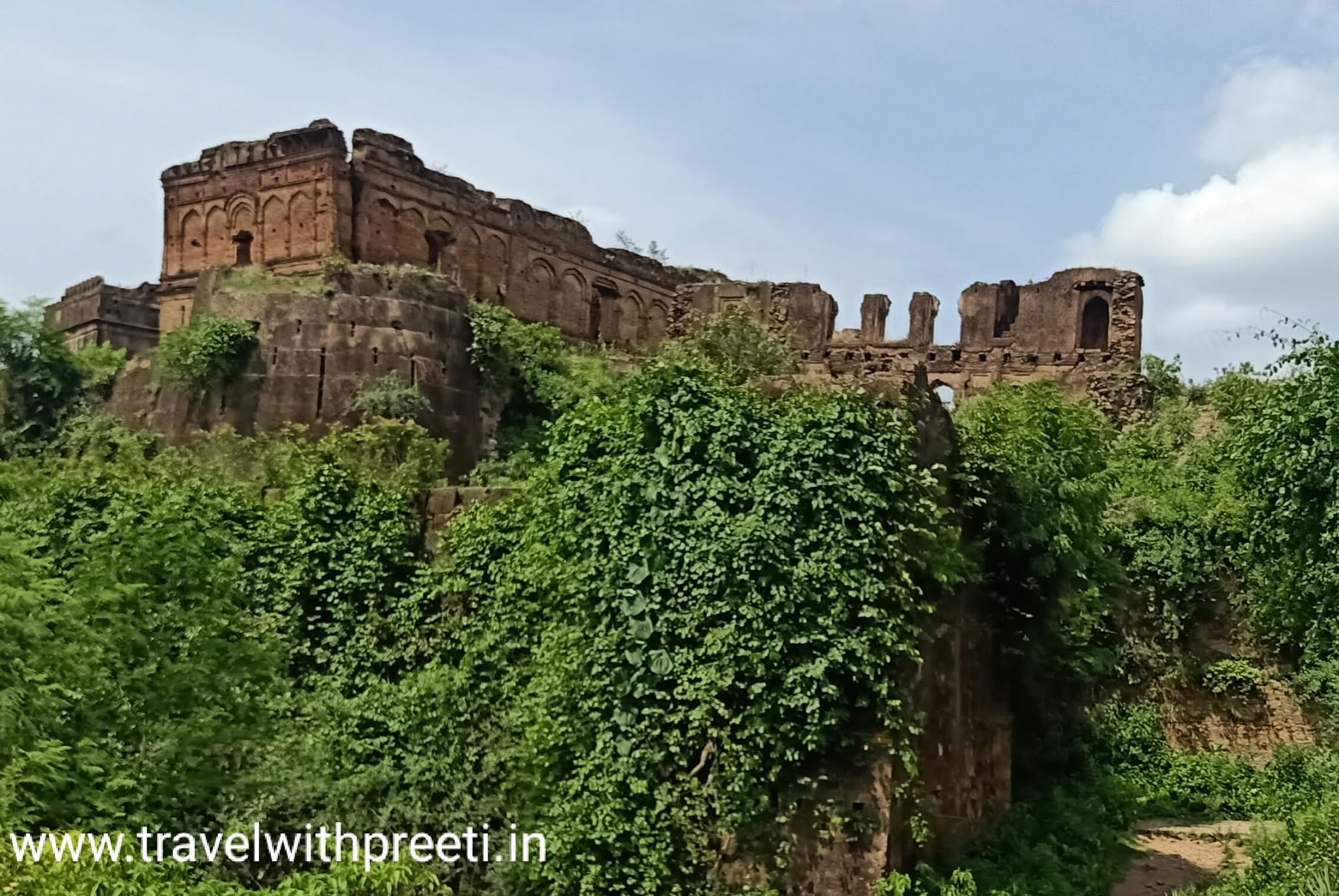 गढ़ाकोटा का किला सागर, मध्य प्रदेश Garhakota Fort Sagar, Madhya Pradesh