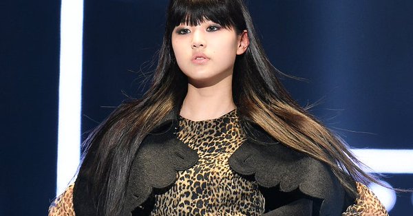 IZ*ONE チャン・ウォニョン、「第29回 東京ガールズコレクション 2019 AUTUMN/WINTER」で宮脇咲良と共にランウェイ