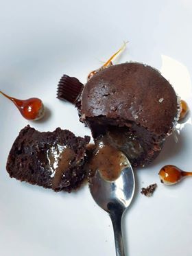 Fondants au chocolat, cœur coulant praliné, noisettes caramélisées 7 Fondant%2Bchocolat%2Bcoeur%2Bcaramel%2B2