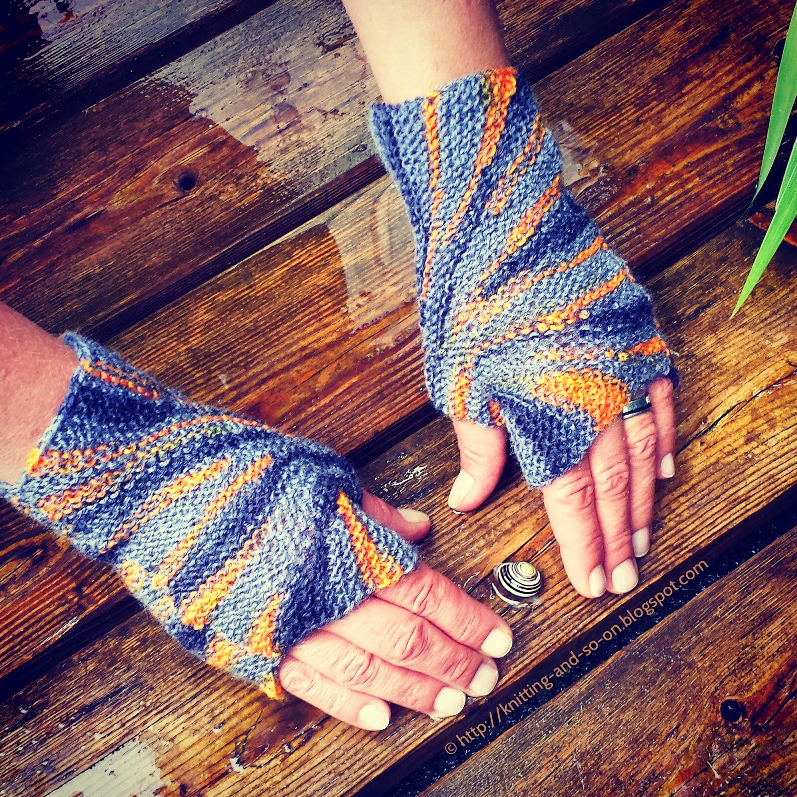 Free Knitting Pattern: Starburst Mitts