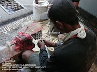 Proses Produksi Pembuatan Butiran Tasbih Gelang Kayu Gaharu Kamedangan Putih oleh team IMDA Handicraft