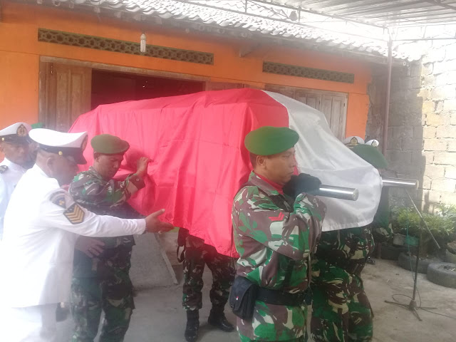 Wujud Empati Koramil 12/Manisrenggo Terhadap Warga Disaat Kesibukan Tugas