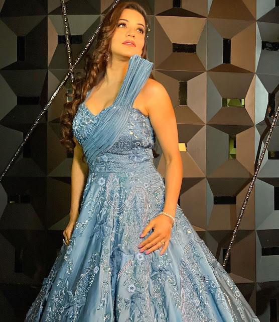 Monalisa's glamorous looks in blue gown, pictures are going viral Funny Jokes Monalisa's glamorous looks in blue gown, pictures are going viral Funny Jokes