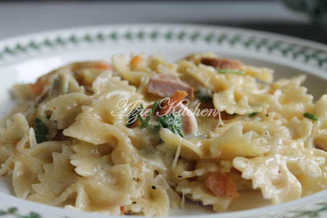 Creamy Pasta, Sausage & Tomato Skillet Meal