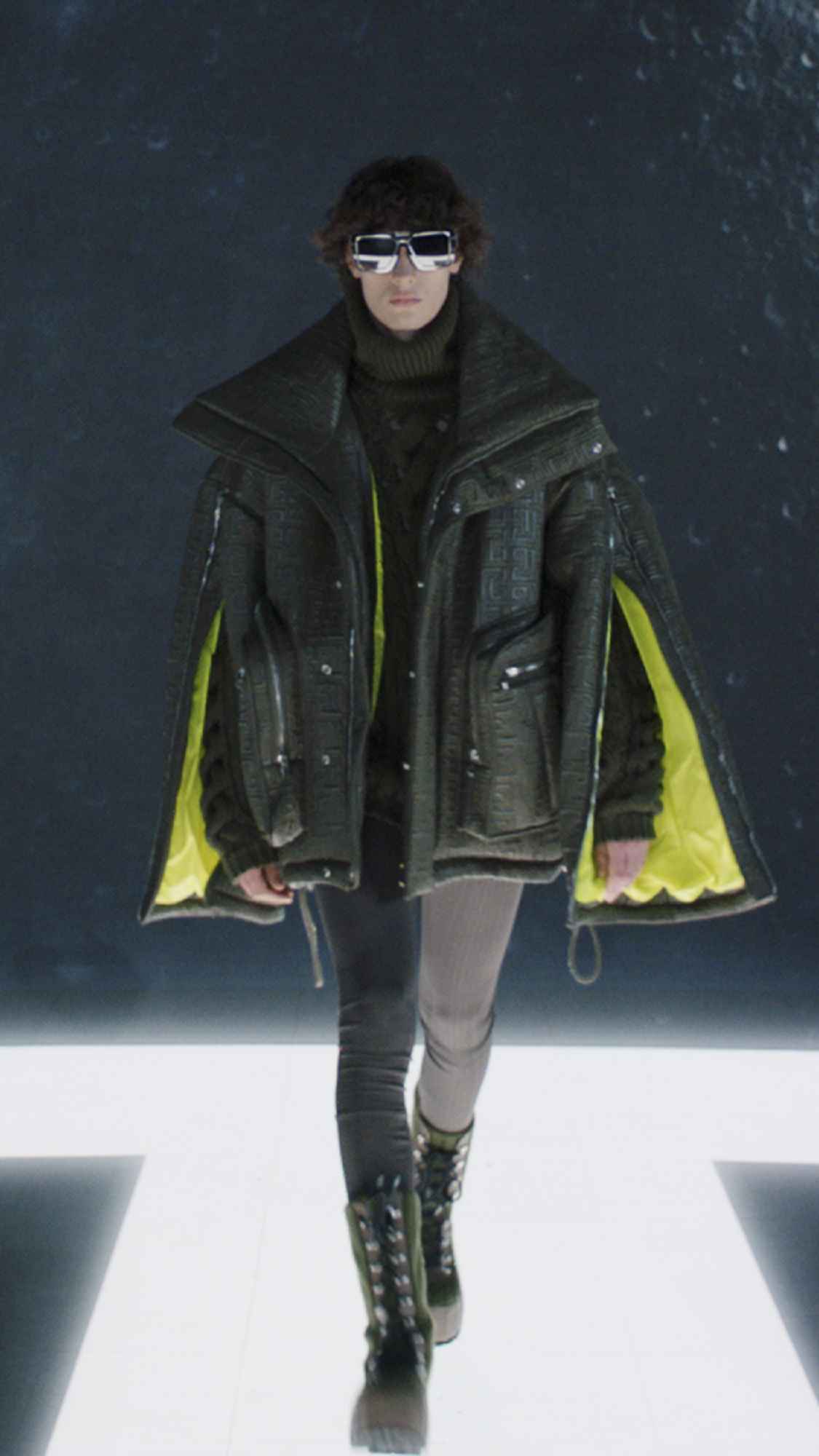 Balmain reinterpreta los clásicos con color para su colección Fall ...