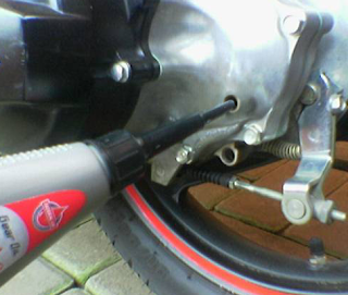 Setiap sepeda motor matic memakai dua tipe oli yaitu oli mesin serta oli gardan, kedua oli tersebut wajib selalu diperbuat pergantian dengan cara selalu untuk masih menjaga kemampuan serta keenjoyan motor saat dipakai. Oli gardan alias disebut juga oli transmisi bermanfaat sebagai pelumas transmisi pada petunjuk servis motor honda beat pergantian oli gardan disarankan setiap 2000 hingga 4000 km wajib meperbuat pergantian oli gardan. Apabila kalian ingin mengganti oli gardan sendiri tutorial nya lumayan mudah untuk diperbuat berikut bagianannya. Lihat : Daftar Harga Kredit Honda CRF 150 Sebelum mengawali pergantian oli gardan siapkan peralatan berikut: Kunci ukuran 12 mm, dapat shock, kunci T, alias kunci Ring. untuk membuka baut pengisian serta pengurasan Tempat penampungan oli gardan bekas Oli gardan baru Tempat mengganti oli gardan Berikut posisi untuk mengganti oli gardan (lihat foto) Baut pengisi (Biru) untuk pengisian oli gardan baru Baut penguras (Merah) bermanfaat untuk membuang oli bakas yang telah kotor Tahap pengurasan oli gardan Posisikan motor beat pada tempat datar serta gunakan standar tengah Buka baut pengisian terlebih dulu memakai kunci 12 dengan memutar berlawanan arah jam hingga terlepas, ini bermanfaat untuk memberbagi ventilasi saat pembuangan oli bekas Siapkan tempat penampung oli bekas dibawah baut pembuangan Buka baut penguras hingga terlepas serta pastikan oli gardan bekas tertampung pada tempat penampungan oli bekas, tunggu hingga habis di sarankan untuk meniup memakai angin kencang (memakai kompresor) supaya oli bekas terbuang habis Tahap Mengganti oli gardan Pasang kembali baut penguras serta kencangkan Buka kemasan oli gardan baru dengan memotong bagian runcing pada kemasan oli gardan Masukan oli gardan baru melewati celah pengisian dengan menekan botol hingga oli dalam botol masuk ke dalam mesin an terbaru pasang kembali baut pengisi sama dengan pemasangan baut penguras serta dikencangkan jangan lupa bersihkan sisa oli yang menempel pada mesin Setiap sepeda motor matic memakai dua tipe oli yaitu oli mesin serta oli gardan, kedua oli tersebut wajib selalu diperbuat pergantian dengan cara selalu untuk masih menjaga kemampuan serta keenjoyan motor saat dipakai. Oli gardan alias disebut juga oli transmisi bermanfaat sebagai pelumas transmisi pada petunjuk servis motor honda beat pergantian oli gardan disarankan setiap 2000 hingga 4000 km wajib meperbuat pergantian oli gardan. Apabila kalian ingin mengganti oli gardan sendiri tutorial nya lumayan mudah untuk diperbuat berikut bagianannya. Lihat : Daftar Harga Kredit Honda CRF 150 Sebelum mengawali pergantian oli gardan siapkan peralatan berikut: Kunci ukuran 12 mm, dapat shock, kunci T, alias kunci Ring. untuk membuka baut pengisian serta pengurasan Tempat penampungan oli gardan bekas Oli gardan baru Tempat mengganti oli gardan Berikut posisi untuk mengganti oli gardan (lihat foto) Baut pengisi (Biru) untuk pengisian oli gardan baru Baut penguras (Merah) bermanfaat untuk membuang oli bakas yang telah kotor Tahap pengurasan oli gardan Posisikan motor beat pada tempat datar serta gunakan standar tengah Buka baut pengisian terlebih dulu memakai kunci 12 dengan memutar berlawanan arah jam hingga terlepas, ini bermanfaat untuk memberbagi ventilasi saat pembuangan oli bekas Siapkan tempat penampung oli bekas dibawah baut pembuangan Buka baut penguras hingga terlepas serta pastikan oli gardan bekas tertampung pada tempat penampungan oli bekas, tunggu hingga habis di sarankan untuk meniup memakai angin kencang (memakai kompresor) supaya oli bekas terbuang habis Tahap Mengganti oli gardan Pasang kembali baut penguras serta kencangkan Buka kemasan oli gardan baru dengan memotong bagian runcing pada kemasan oli gardan Masukan oli gardan baru melewati celah pengisian dengan menekan botol hingga oli dalam botol masuk ke dalam mesin an terbaru pasang kembali baut pengisi sama dengan pemasangan baut penguras serta dikencangkan jangan lupa bersihkan sisa oli yang menempel pada mesin