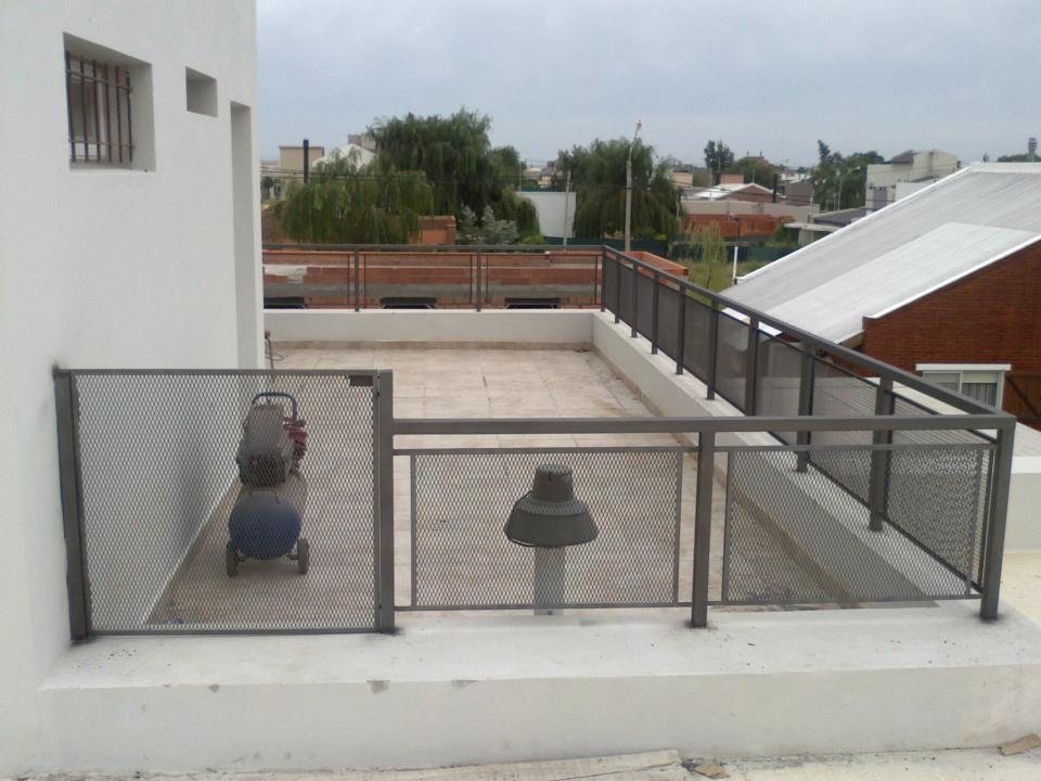 Herreria y Estructuras Tito: Barandas seguridad Piscinas y Terrazas