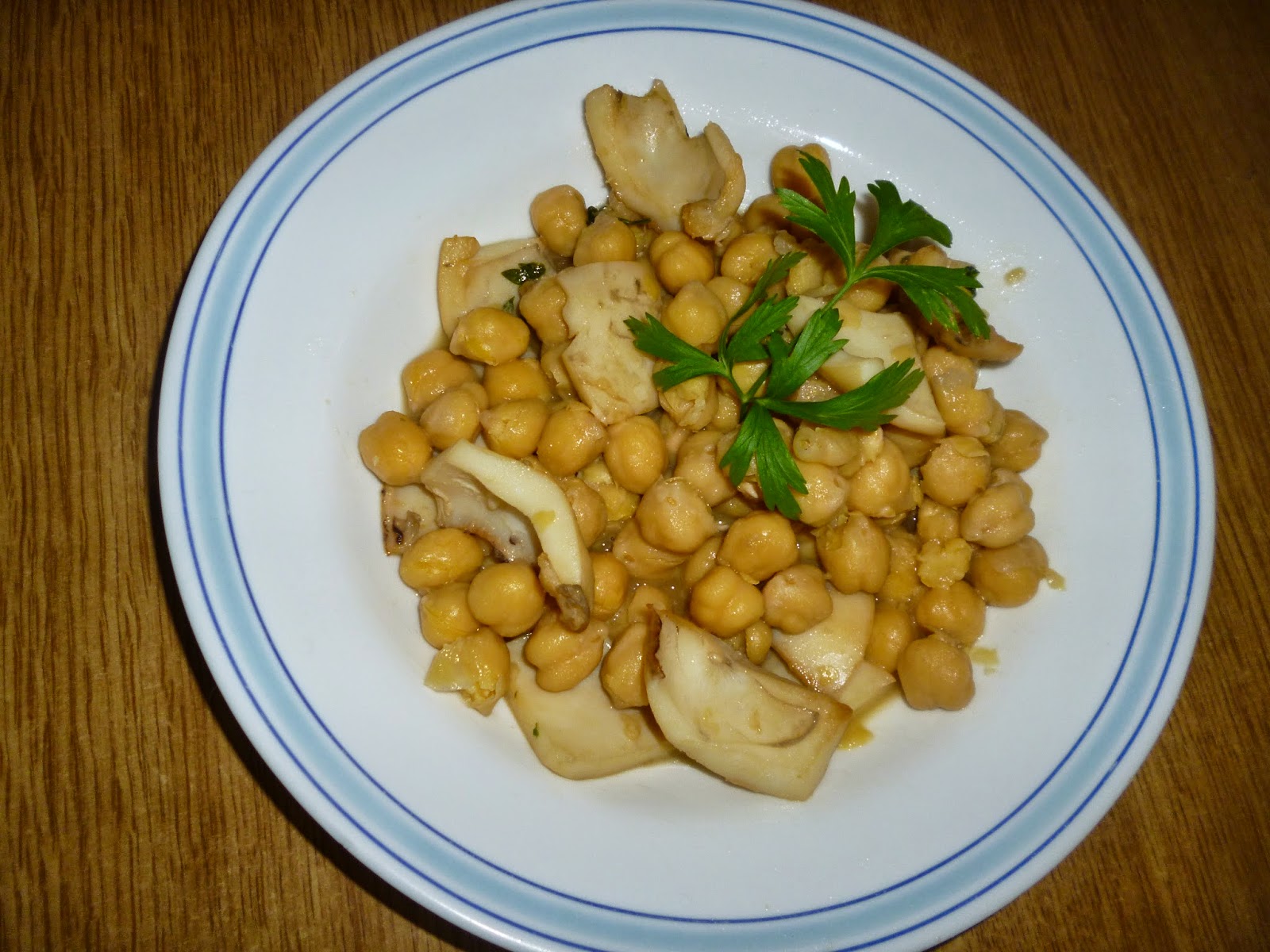 DE COCINA Y ALGOMAS Garbanzos con sepia