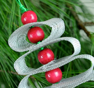 Ashbee Design: DIY Christmas Ornament #4 • Loop Tree