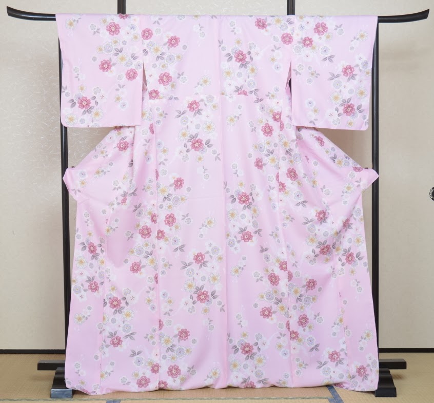 Hanami: Types of Kimono - Komon