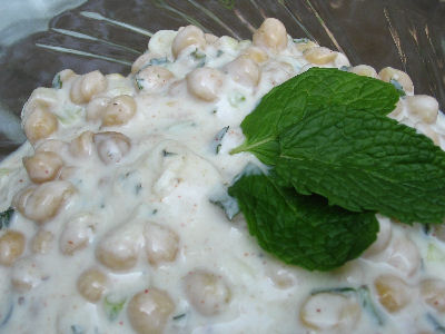 Onion and Mint Raita with Chickpeas