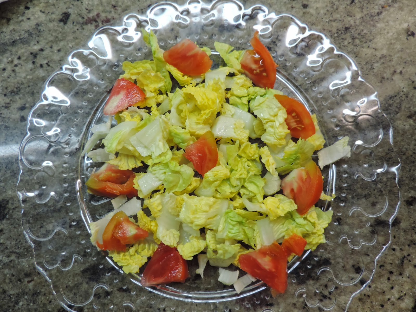 COCINANDO CON MARIBEL: Ensalada de lechuga, tomate, maíz, zanahoria ...