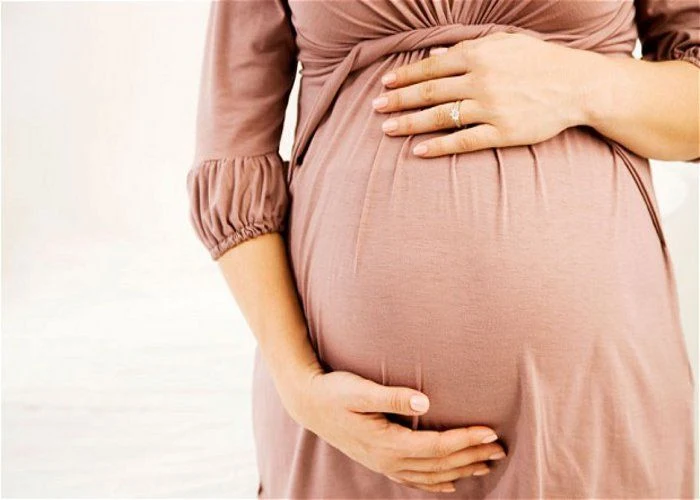 pregnant-women-should-drink-coconut-water