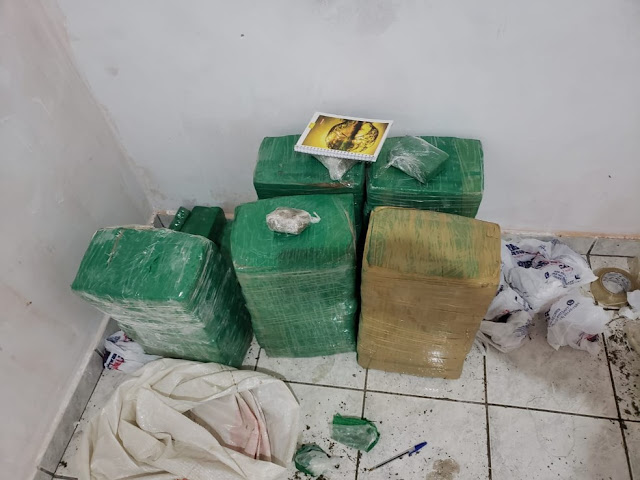 Mais de 130 quilos de maconha são apreendidos em residência desabitada em Dracena Mais de 130 quilos de maconha são apreendidos em residência desabitada em Dracena