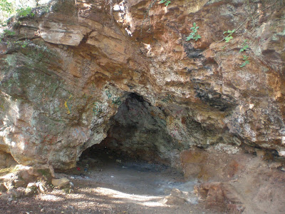 Ruta de senderismo en el Arroyo Pedroche , fuente de la cueva