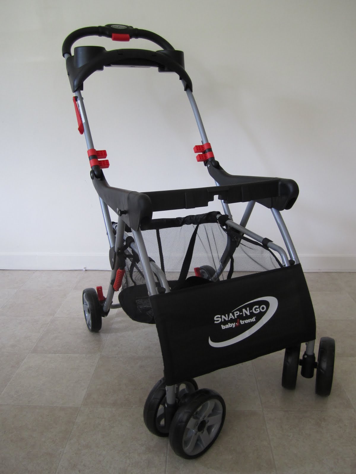 7x7xMommy MAQs How did the Snap N Go Work as a Travel Stroller?