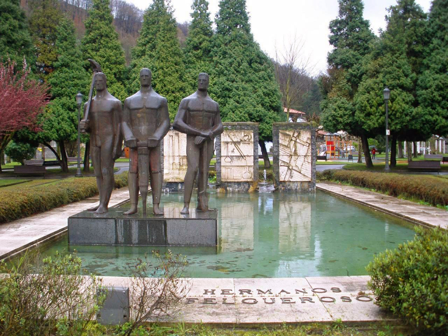 Monumento a los hermanos Felgueroso, Ciaño
