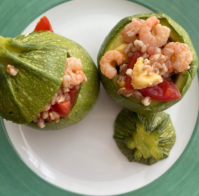 Mamma Aiuta Mamma Ricetta zucchine ripiene di farro, gamberetti e