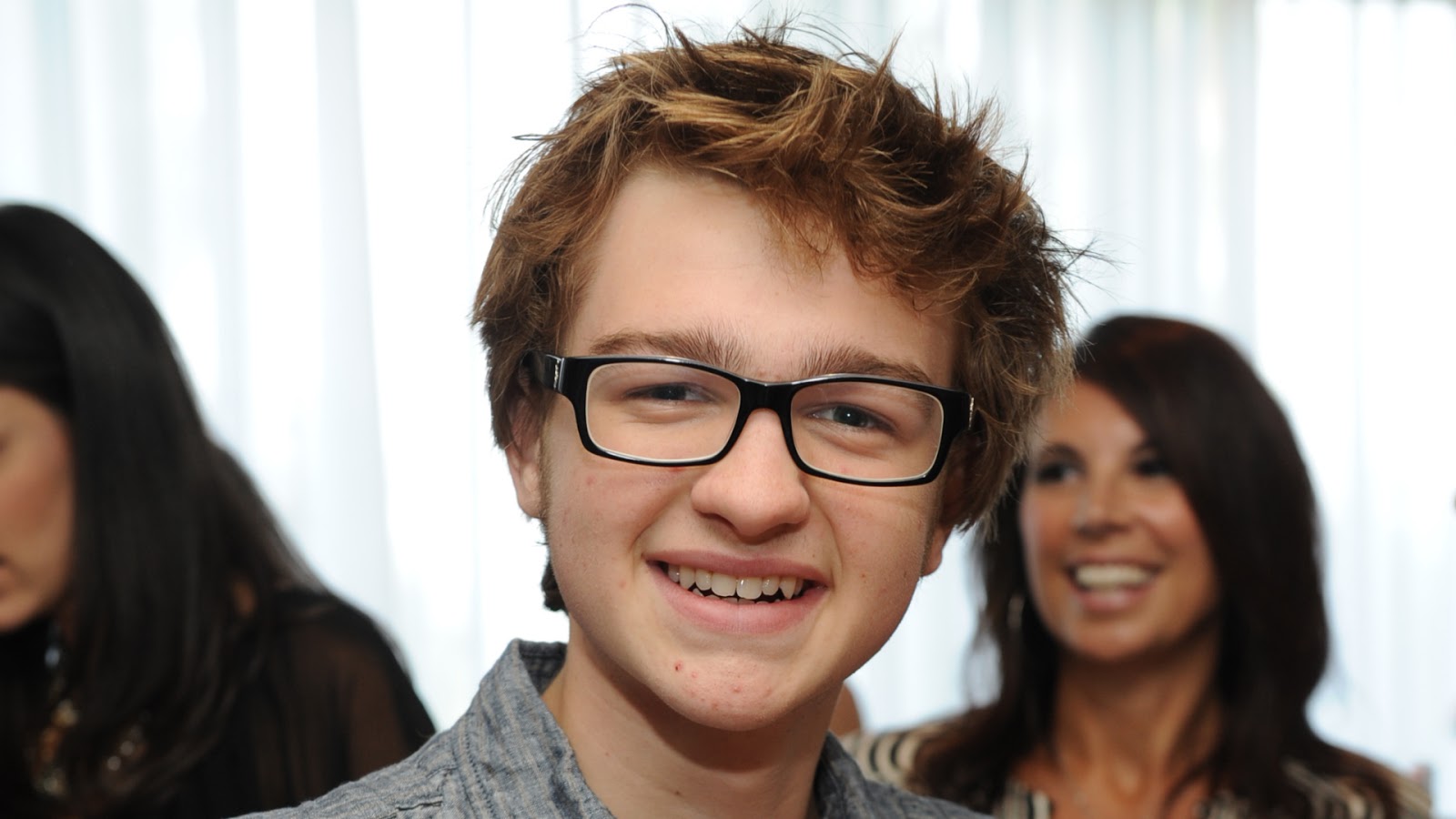 Films Et Séries Tv Avec Angus T. Jones Angus T. Jones Photos | Tv Series Posters and Cast