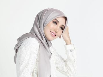 Tampil Anggun dengan Tutorial Pashmina untuk Pesta Modern