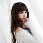 Hong Ji Yeon In Fluffy White Foto 9