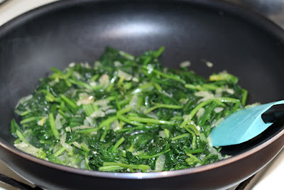 Шпинат запеченный со сливками, сыром и яйцом