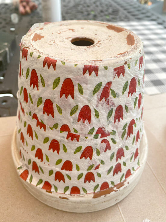 Decoupaging Flower Pots with Napkins
