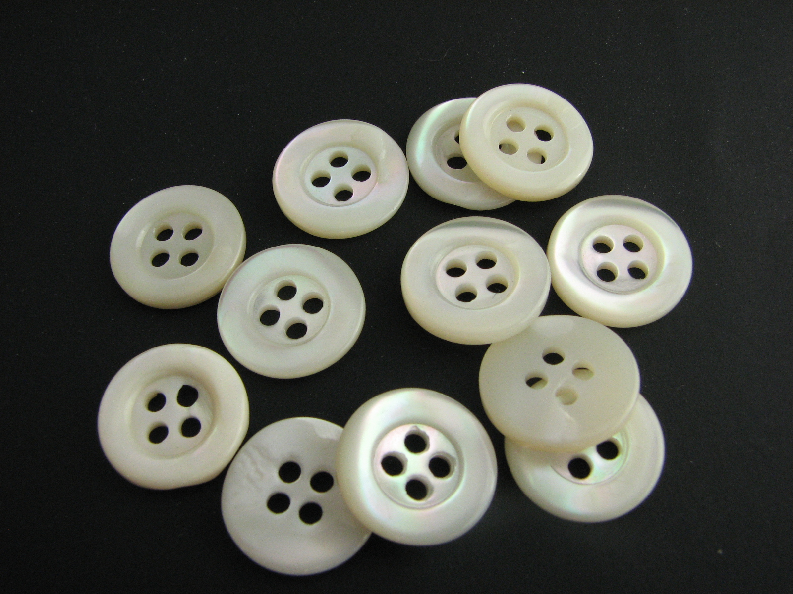 Agnes' Vintage World Mother of pearl buttons and their cheap imitations