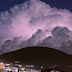 Εντυπωσιακό φαινόμενο στη Σάμο - Μοβ ουρανός από καταιγίδες με φεγγάρι