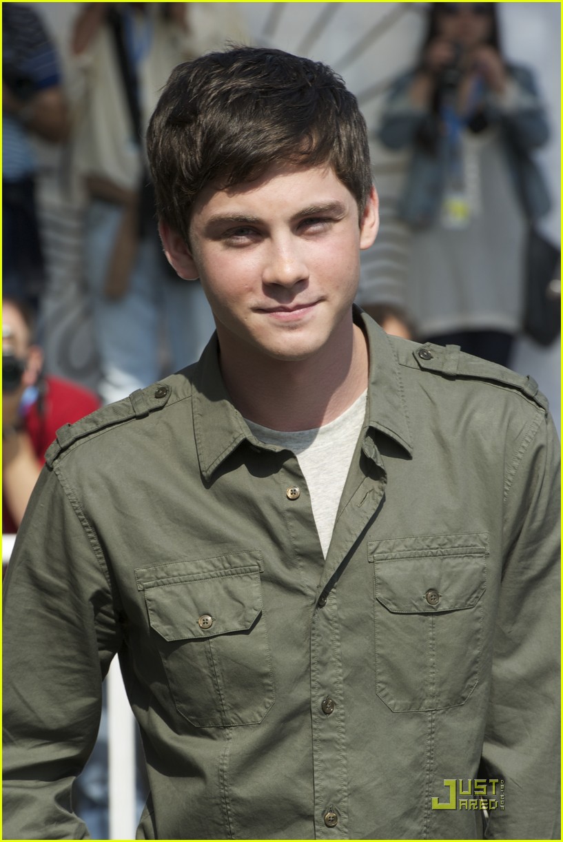 Logan Lerman is the new d'Artagnan Fringues de séries Logan Lerman is the new d'Artagnan Fringues de séries
