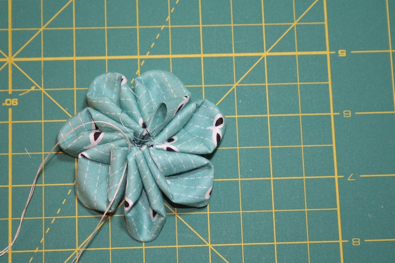 How to Basic Kanzashi Flowers Tutorial