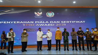 Menko Perekonomian RI Serahkan Piala TPID Awards 2021 kepada Gubsu 1 Screenshot 20210909 163048