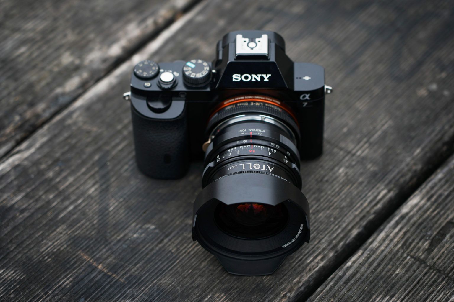 Объектив Atoll 17mm f/2.8 с камерой Sony