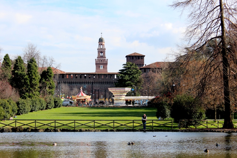 Milan: Castello Sforzesco and Parco Sempione area - Elle Field