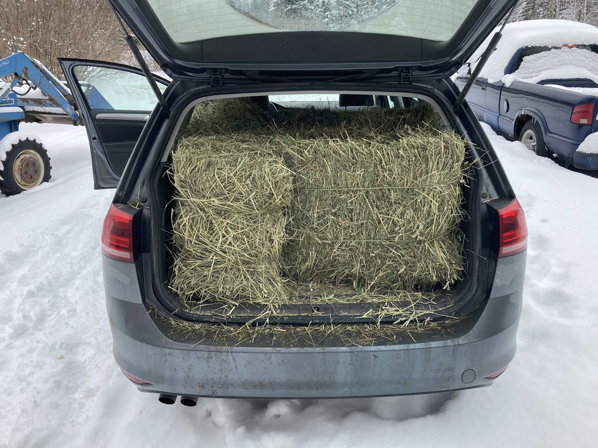 Straw Bales - Snow's Farm Pickup