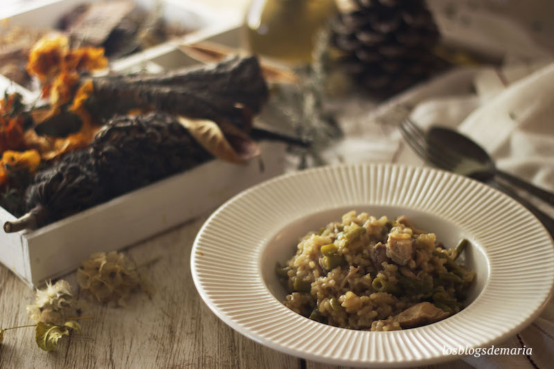 Arroz con lomo y judías verdes