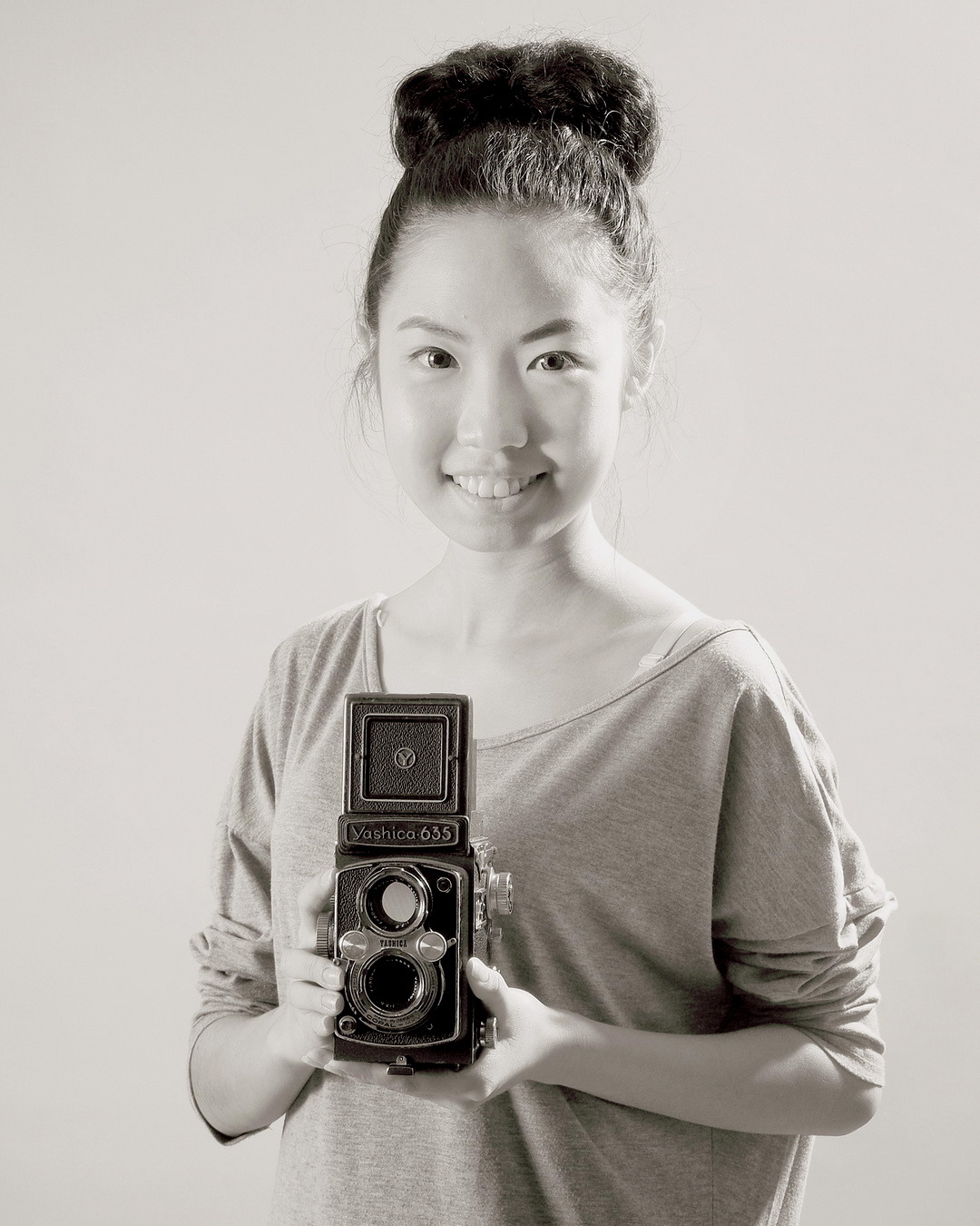 ROBIN WONG Shooting Studio Portraits with the Olympus OMD EM10. Or